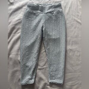 No Brand Grey Scrunch Capri Leggings Size 2X